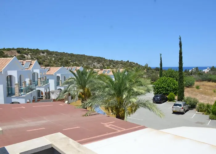 Latchi Escape And ホテル