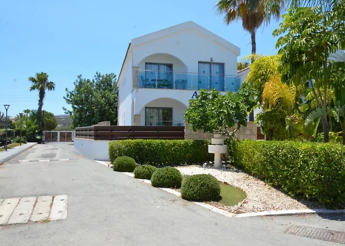 Latchi Escape And ネオ・チョリオ