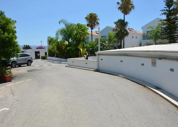 Latchi Escape And ホテル 4*