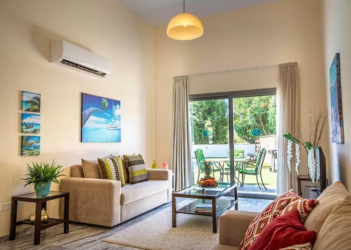 Latchi Escape And 4* ネオ・チョリオ