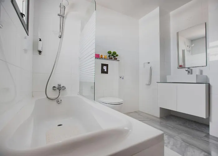 Latchi Escape And 4*