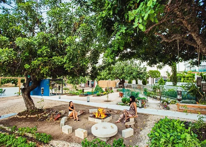 Latchi Escape And ネオ・チョリオ