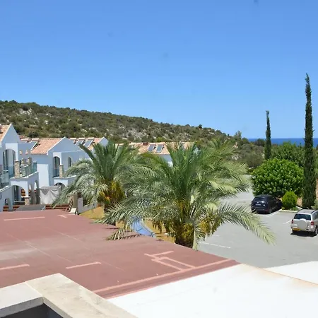 Latchi Escape And מלון