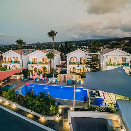 Latchi Escape And נאו חוריו