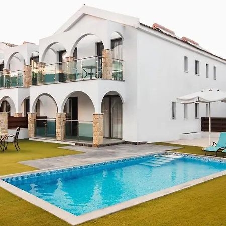 Latchi Escape And 4*