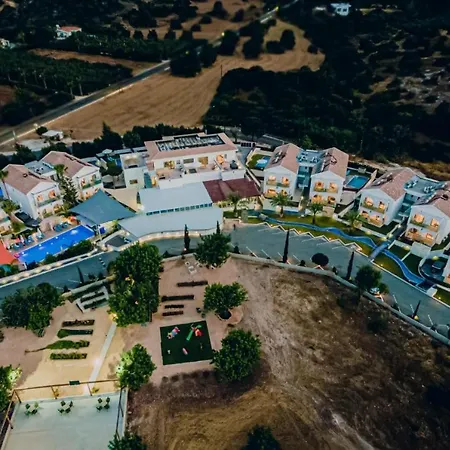 מלון Latchi Escape And נאו חוריו