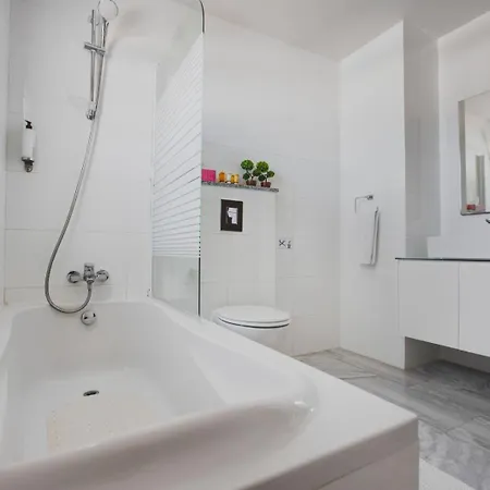 Latchi Escape And 4*