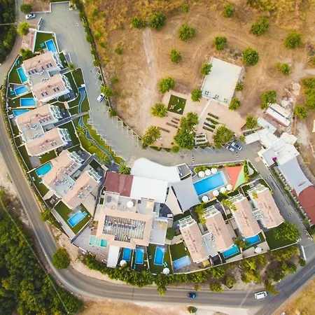 Latchi Escape And 4* נאו חוריו