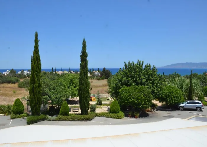 Latchi Escape And Отель 4*