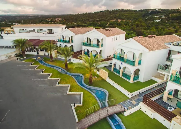 Hotell Latchi Escape And 4*