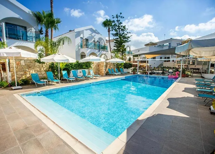 Hotell Latchi Escape And 4*