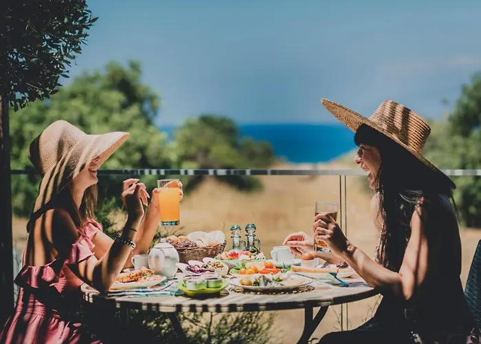 Hotell Latchi Escape And 4*